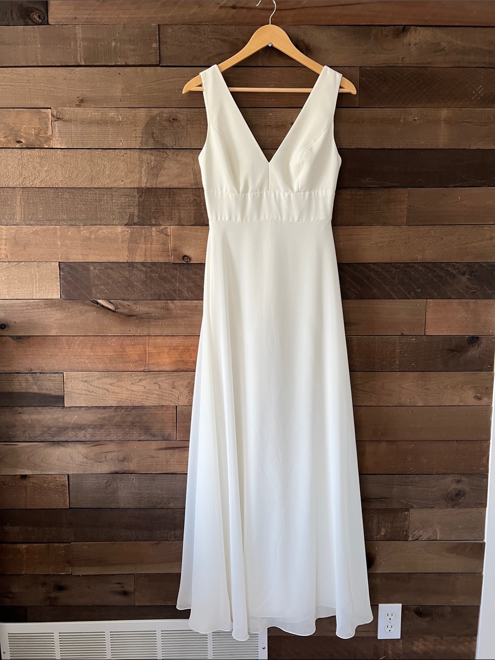 Social Bridesmaids Women's White V-Neck A-Line Bridesmaid Wedding Dress Size 6